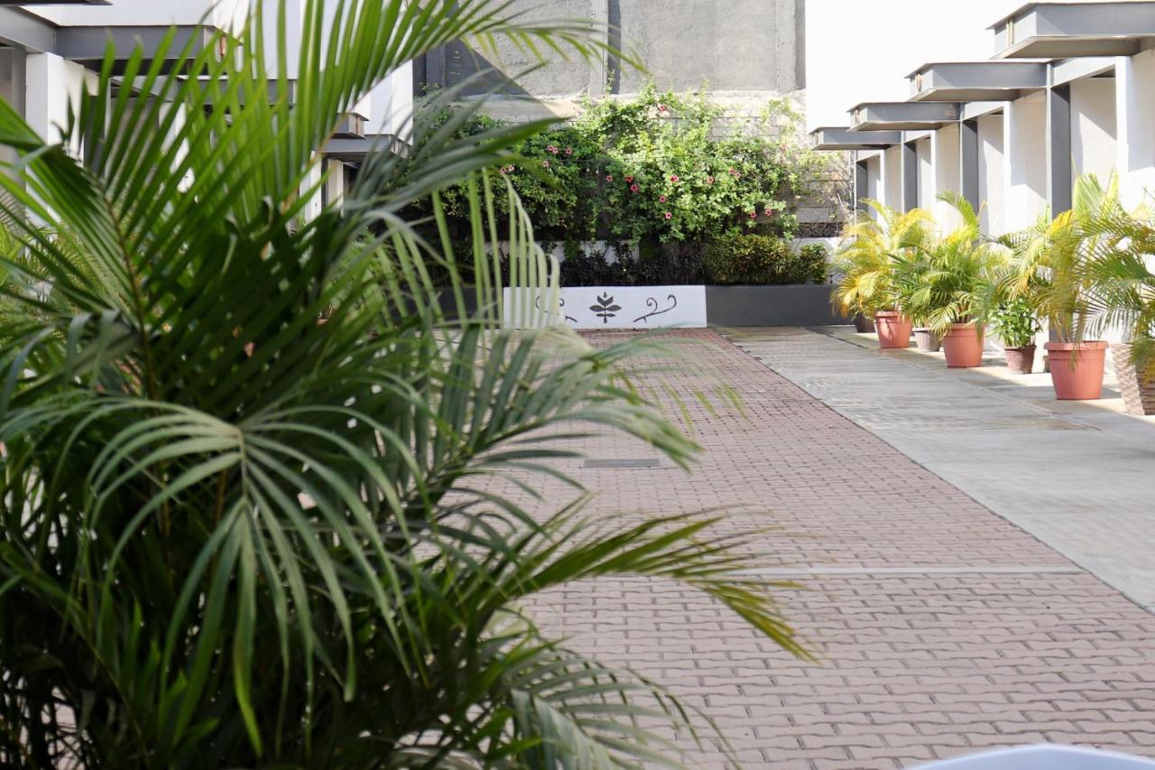 Hotel Samanu ซายูลิตา ภายนอก รูปภาพ